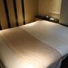 HOTEL Villa Senmei(ヴィラ センメイ）(大田区/ラブホテル)の写真『205号室 ベッド全景(ベッドは広いのでプレイには十分です)』by 舐めたろう