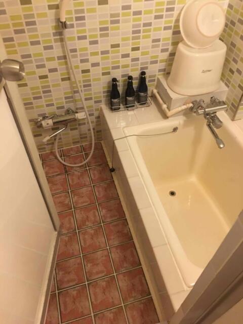 ホテル ブルゾン(台東区/ラブホテル)の写真『103号室浴室』by 体系がたこ焼き