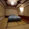 ペリカン(渋谷区/ラブホテル)の写真『401号室 寝室 畳にベッド 上がり天井』by angler