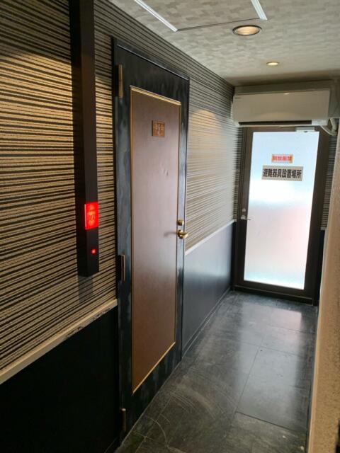 池袋パークサイドホテル(豊島区/ラブホテル)の写真『303号室　入り口ドア』by hello_sts