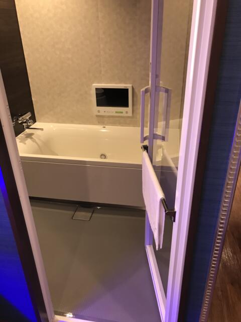 HOTEL AMAN(アマン)(浜松市/ラブホテル)の写真『207号室　浴室』by ま〜も〜る〜