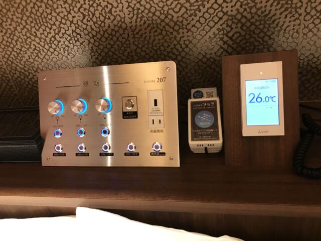 HOTEL AMAN(アマン)(浜松市/ラブホテル)の写真『207号室　ベットヘッド　照明コントロール』by ま〜も〜る〜