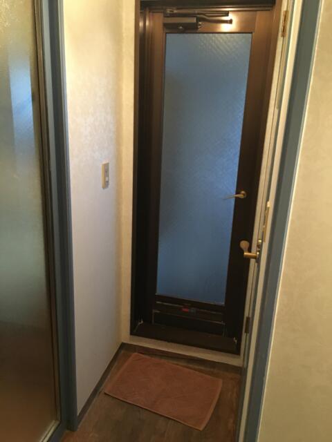 ドルフィン(新宿区/ラブホテル)の写真『406号室　バスルーム前廊下』by ちげ