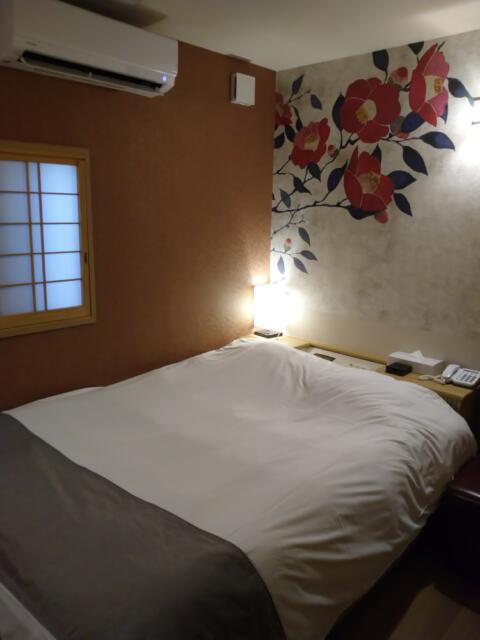 HOTEL 風々(ふふ)(新宿区/ラブホテル)の写真『203号室（入口から部屋奥方向）』by 格付屋
