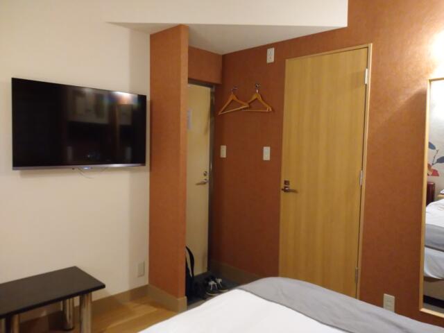 HOTEL 風々(ふふ)(新宿区/ラブホテル)の写真『203号室（部屋奥から入口方向）』by 格付屋