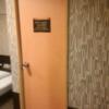 池袋セントラルホテル(豊島区/ラブホテル)の写真『708号室　シャワールームの扉（かなりの段差有ります）』by 市