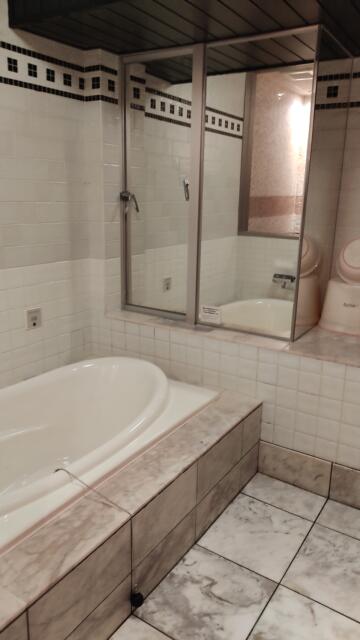 HOTEL PARIS(パリス)(渋谷区/ラブホテル)の写真『104号室 浴室』by ところてんえもん