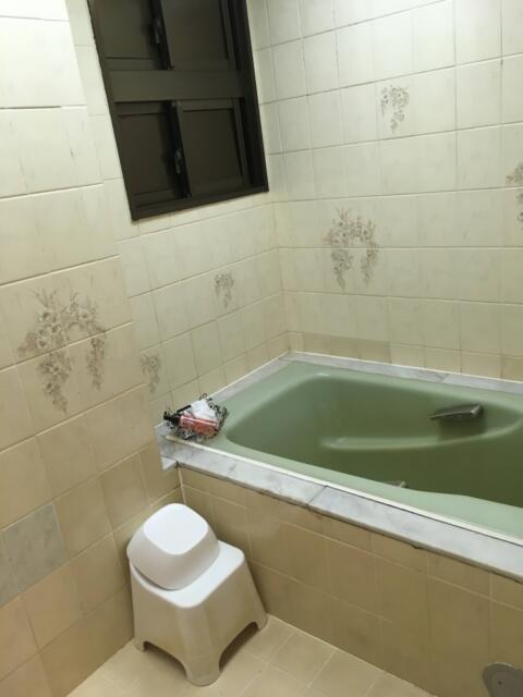 ホテルSAVOY(台東区/ラブホテル)の写真『407号室お風呂は少し古めかしい印象』by まきすけ