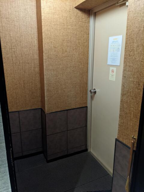 キャメルイン ウエスト(立川市/ラブホテル)の写真『111号室(玄関)』by マーシ