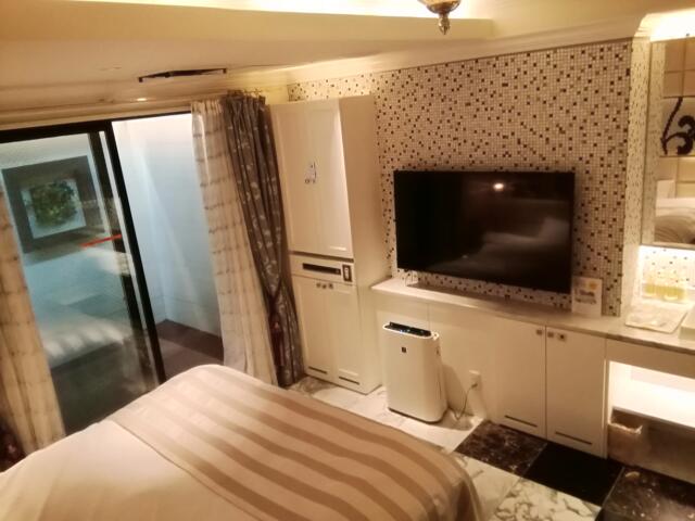 HOTEL VICTORIA RESORT(茅ヶ崎市/ラブホテル)の写真『205号室、部屋全体です。(21,10)』by キジ