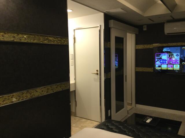 HOTEL Bless（ブレス)(新宿区/ラブホテル)の写真『203号室 ベッド左サイドから見た室内』by ACB48