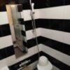 HOTEL ALL-INN G（オールインジー）(豊島区/ラブホテル)の写真『302号室 洗い場のシャワー、鏡、イス』by なめろう