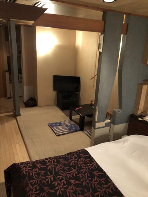サンレモ(新宿区/ラブホテル)の写真『307号室　なんというか、小あがりのスペースがあります』by くんにお