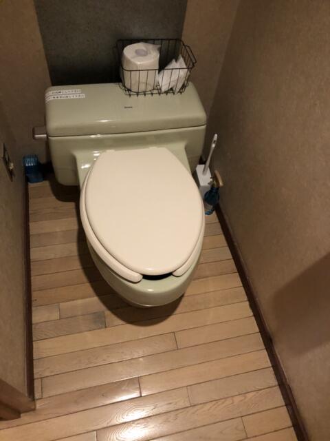 サンレモ(新宿区/ラブホテル)の写真『307号室のトイレ。なんだか低いんです。』by くんにお