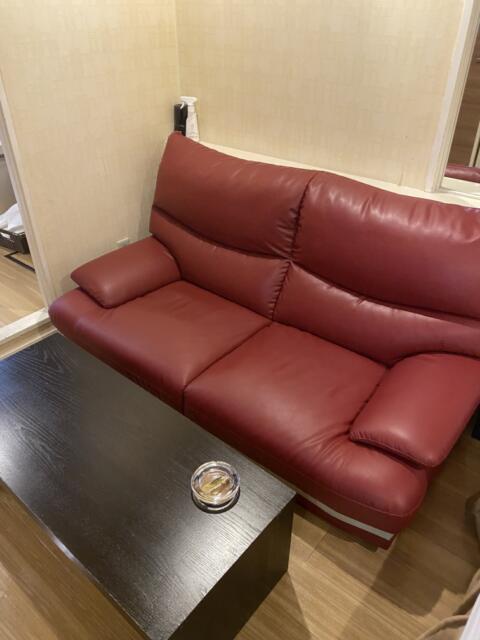 フロンティア(八王子市/ラブホテル)の写真『403号室(ソファ、テーブル)』by こねほ