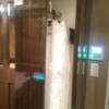 HOTEL Shuffle(シャッフル)(豊島区/ラブホテル)の写真『306号室　壁のエアコンリモコンの下は換気扇スイッチ』by 市
