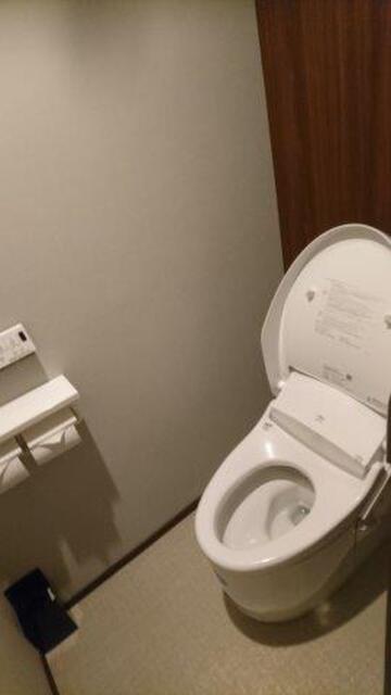 ホテル中山(新宿区/ラブホテル)の写真『301号室（トイレ。ウォシュレットはLIXIL製）』by 格付屋
