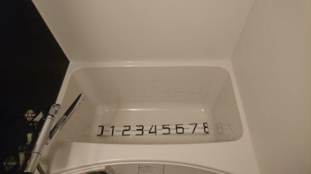 ホテル中山(新宿区/ラブホテル)の写真『301号室（浴槽幅80㎝（ペットボトル4本分）家庭浴槽）』by 格付屋