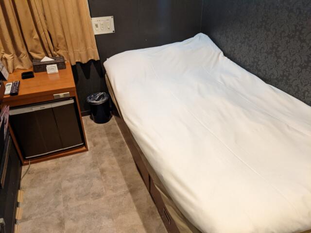 HOTEL PEACE & MINT(品川区/ラブホテル)の写真『107号室、ベッド』by 爽やかエロリーマン