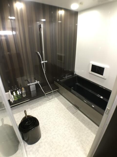 HOTEL アスタプロント(浜松市/ラブホテル)の写真『203号室　浴室』by ま〜も〜る〜