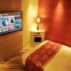 HOTEL LaLa Resort(台東区/ラブホテル)の写真『303号室利用、部屋を手前から奥。(21,11)』by キジ