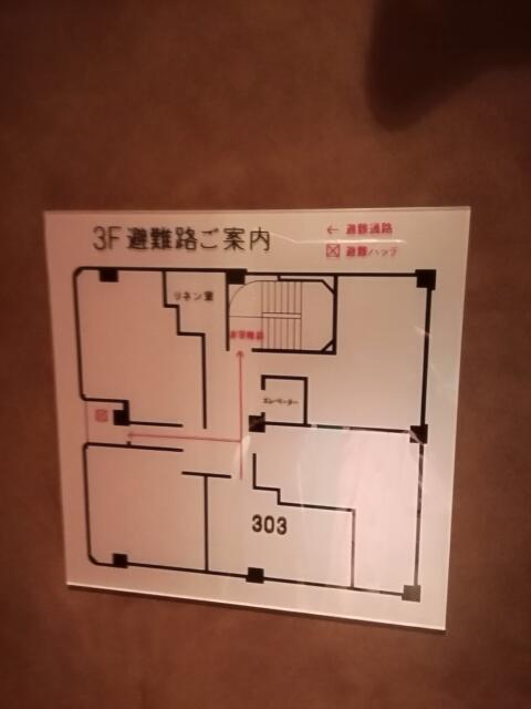 HOTEL LaLa Resort(台東区/ラブホテル)の写真『303号室利用、避難路と部屋の配置です。(21,11)』by キジ