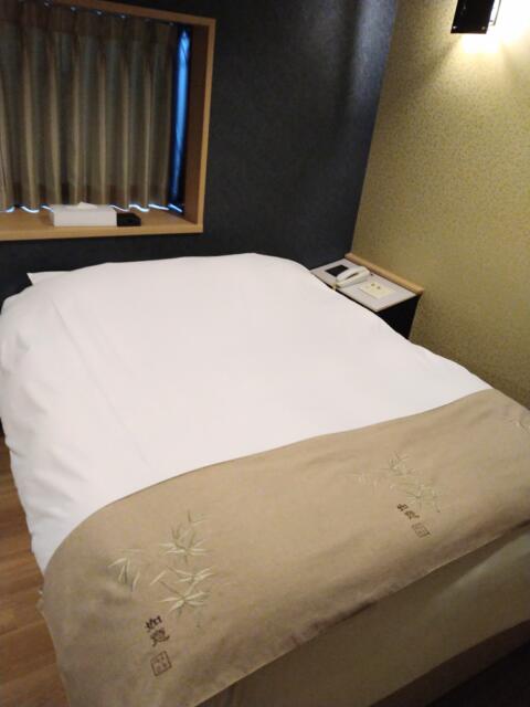 HOTEL 風々(ふふ)(新宿区/ラブホテル)の写真『213号室 ベッド』by なめろう