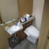HOTEL 風々(ふふ)(新宿区/ラブホテル)の写真『213号室 ベッド足元のドアを開けると洗面所とトイレ』by なめろう