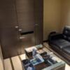 HOTEL Villa Senmei(ヴィラ センメイ）(大田区/ラブホテル)の写真『405号室、机・ソファー』by 爽やかエロリーマン