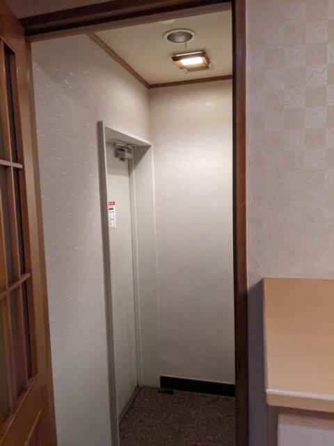 HOTEL Bless（ブレス)(新宿区/ラブホテル)の写真『401号室(玄関)』by マーシ