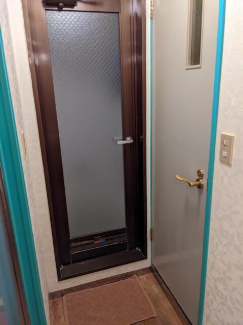 ドルフィン(新宿区/ラブホテル)の写真『306号室(正面ドア:バスルーム、右ドア:トイレ)』by マーシ