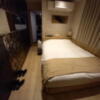 ホテル 小山 (KOYAMA）(新宿区/ラブホテル)の写真『205号室 足元側からの室内全景 間接照明ではないのでややまぶしいです。』by angler