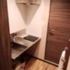 555MOTEL GOTEMBA(御殿場市/ラブホテル)の写真『29号室、キッチンです。奥がトイレ。(21,11)』by キジ