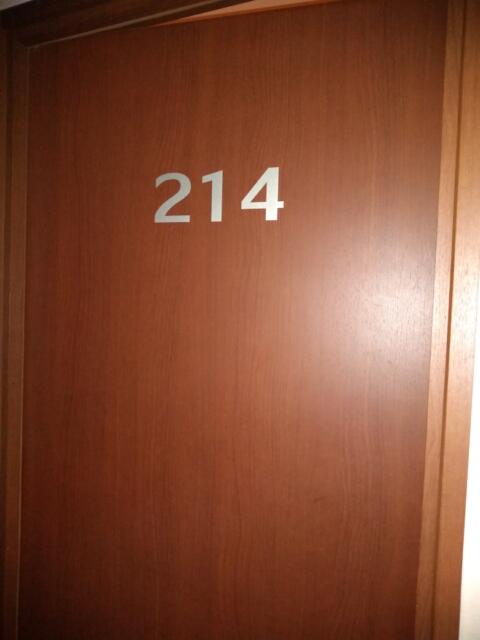 レンタルルーム ダーツ24(品川区/ラブホテル)の写真『214号室 ドア(外側)』by ましりと