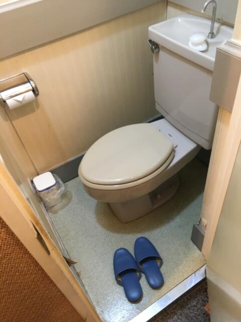 ドルフィン(新宿区/ラブホテル)の写真『403号室　トイレ』by ちげ