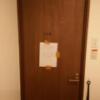 レンタルルーム オーロラ(荒川区/ラブホテル)の写真『３０５号室入口ドア』by そこそこの人生