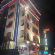 ホテル 〇〇之館(まるまるのやかた)(豊中市/ラブホテル)の写真『夜の外観』by まさおJリーグカレーよ