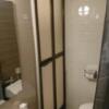 HOTEL 風々(ふふ)(新宿区/ラブホテル)の写真『101号室（水回りゾーン。シャワー奥から入口方向）』by 格付屋
