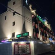 リットープラザ&青色トマト(栗東市/ラブホテル)の写真『夜の外観』by まさおJリーグカレーよ