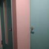 HOTEL SUN SILK（サンシルク）(高崎市/ラブホテル)の写真『208号室 右の扉を開けるとトイレ。左は室内へ。』by なめろう