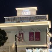 HOTEL FINE -INTO THE PREMIUM-(岡崎市/ラブホテル)の写真『夜の外観』by まさおJリーグカレーよ