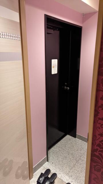 ホテル PASHA RESORT(パシャリゾート)(新宿区/ラブホテル)の写真『301号室 玄関』by クワッグ