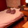HOTEL IXION（イクシオン)(戸田市/ラブホテル)の写真『209号室部屋の概観。入り口からベッドを臨む』by 春風拳