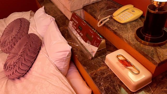 HOTEL IXION（イクシオン)(戸田市/ラブホテル)の写真『209号室、ベッド脇のパネル』by 春風拳