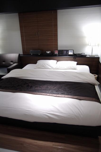 HOTEL エルアンドエル草加(草加市/ラブホテル)の写真『307号室　ベッド』by マーケンワン