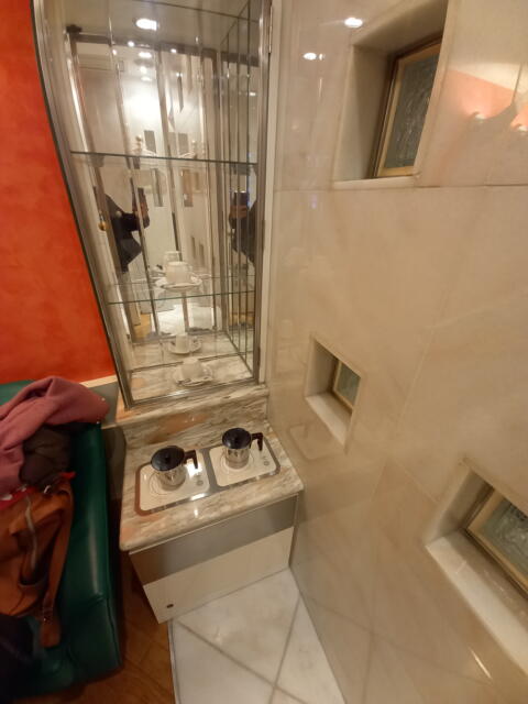 FAVEUR（ファブール）(渋谷区/ラブホテル)の写真『501号室の電磁ポット カップとソーサー』by angler