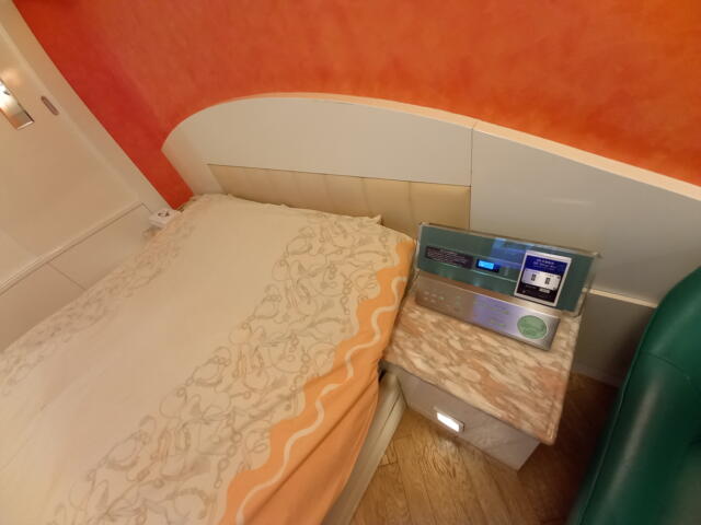 FAVEUR（ファブール）(渋谷区/ラブホテル)の写真『501号室のベッド 枕元側』by angler