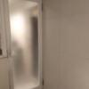 HOTEL Shuffle(シャッフル)(豊島区/ラブホテル)の写真『406号室（浴室奥から入口方向）』by 格付屋
