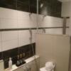 HOTEL Shuffle(シャッフル)(豊島区/ラブホテル)の写真『406号室（浴室奥からシャワー部分。ヘッドは壁向き）』by 格付屋