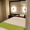 ホテルマーブル(品川区/ラブホテル)の写真『502号室　ベット　右側のカーテンが外せて、鏡張りになってます』by らくたろう